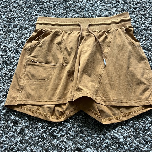 Zyia shorts - Picture 3 of 5